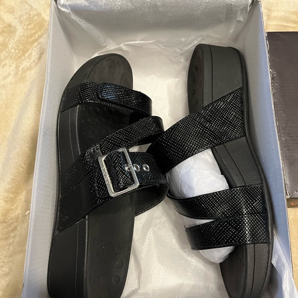 Ladies Vionic sandles - Picture 8 of 8